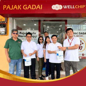 Well Chip Group CSR activity at Kedai Pajak Well Chip Pekan Nanas, sponsoring repainting works for the pineapple landmark.